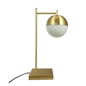 Caen 45cm Messing/Weiß tischlampe Von Dyberg Larsen - Die Tischleuchte Caen besteht aus gebürstetem Messing und verfügt über eine wunderschöne Glaskuppel, die für ein warmes und sanftes Licht sorgt.