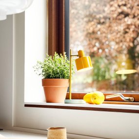 Ocean Mini 28cm Mehrfarbig tragbare Von Dyberg Larsen - Die Ocean Mini ist eine kompakte und wiederaufladbare Version der beliebten Tischleuchte, die Retro-Design mit moderner Funktionalit&auml;t vereint.