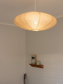 Yuni Lampenschirm Exkl. Aufhängung Ø58 Beige hängelampe Von PR Home - Yuni ist ein dekorativer, beigefarbener Lampenschirm aus Reispapier, der ein sanftes und angenehmes Licht spendet.