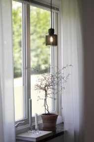 DOT Ø10 Rauchfarben fensterlampe Von Globen Lighting - Lieferung mit 3,5 m langem Textilkabel mit Netzschalter und Stecker.
