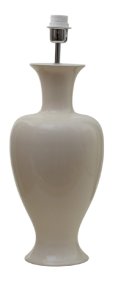 Mindy 50cm Beige lampenfuß Von Hallbergs - Denna eleganta lampfot i keramik har en mjuk, klassisk form och en blank kr&auml;mbeige finish som ger ett varmt och stilrent uttryck.