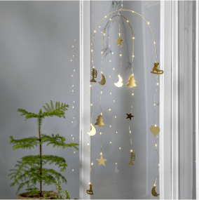 Dream Messing Von Star Trading - Ein extra langes, transparentes Kabel (5 m) ist im Lieferumfang enthalten, sodass das Mobile problemlos über einem Fenster oder in einer dunklen Ecke aufgehängt werden kann.