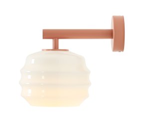 Puff 23cm Koralle wandlampe Von Artera - Die korallenrosa Metalldetails bilden einen schönen Kontrast zum hellen Glas und sorgen für eine warme Ausstrahlung.