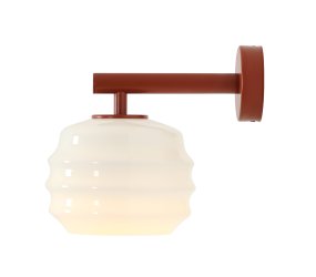 Puff 23cm Terrakotta wandlampe Von Artera - Der dekorative Schirm aus weißem Opalglas hat eine geschwungene Form, die der Lampe einen verspielten und eleganten Ausdruck verleiht.