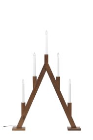Bjurfors Dunkelbraun Von Markslöjd - Der Sockel ist aus dunkel gebeiztem Kiefernholz gefertigt, die Kerzen sind aus wei&szlig;em Kunststoff.