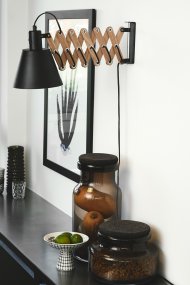 Vintage Ø18 Schwarz wandlampe Von Halo Design - Vintage ist ein Statement f&uuml;r alle, die nach einzigartigen und zeitlosen Details f&uuml;r ihr Zuhause suchen &ndash; eine Lampe, die sowohl ins Auge f&auml;llt als auch einen praktischen Zweck erf&uuml;llt.