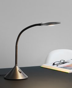 Fix 35cm Schwarz schreibtischlampe Von Halo Design - Auf dem beweglichen Arm befindet sich ein Flachbildschirm mit integrierter LED.