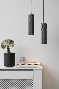 Halo Ø7 Dunkelgrau hängelampe Von Halo Design - Halo ist eine stilvolle und moderne Pendelleuchte mit minimalistischem Design, die perfekt in das trendige Zuhause passt.
