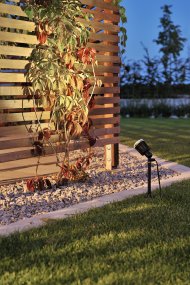 Amalfi Spotlight Schwarz Von Konstsmide - Schaffen Sie mit diesem eleganten Strahler aus schwarzem Aluminium eine harmonische und ordentliche Atmosph&auml;re in Ihrem Garten.