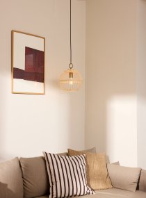 Stockholm Nordic Ø30 Natur hängelampe Von Halo Design - Die Deckenleuchte Stockholm ist eine stilvolle und einzigartige Beleuchtungsl&ouml;sung, die nat&uuml;rliche Materialien mit modernem Design kombiniert.