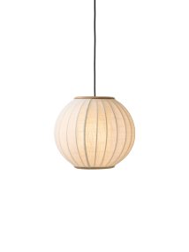 Balloon Ø40 Cremeweiß hängelampe Von Halo Design - Die elegante Pendelleuchte Balloon besticht durch ihr abgerundetes, ballonförmiges Design und wird so zum Blickfang in jedem Raum.