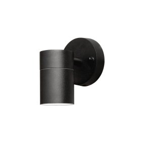 Modena Schwarz außenlampe Von Konstsmide - Das nach unten gerichtete Licht erzeugt ein weiches und wirkungsvolles Lichtbild, das die Fassade betont und f&uuml;r eine angenehme Au&szlig;enbeleuchtung sorgt.