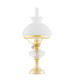 Trossö 190 Messing Von Karlskrona lampfabrik - Eine Petroleumlampe mit einem &Ouml;lgeh&auml;use aus klarem Glas, mit ihrem schlichten, sch&ouml;n geschwungenen Fu&szlig;, ist ein echter Klassiker, den wir seit den 1890er Jahren in unserem Sortiment haben.