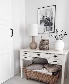 Eleana 74cm Braun tischlampe Von Aneta Lighting - Die Tischlampe Eleana ist eine elegante und zeitlose Lampe, die perfekt in Ihr Zuhause passt.