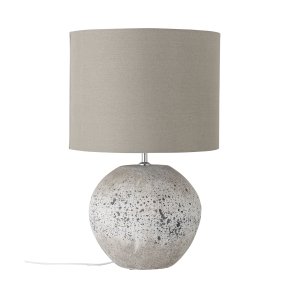 Isedora 60cm Beige tischlampe Von Bloomingville - Die Leuchte passt sowohl ins Wohnzimmer als auch ins Schlafzimmer oder in den Flur und dient sowohl als funktionale Beleuchtung als auch als dekoratives Detail, das dem Raum Pers&ouml;nlichkeit und Ruhe verleiht.