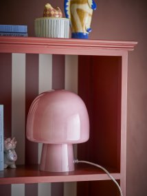 Paddy 26cm Rosa tischlampe Von Bloomingville - Die Tischleuchte Paddy von Bloomingville besteht aus rosa Glas und hat eine charmante Form, die dem Raum Eleganz und Pers&ouml;nlichkeit verleiht.