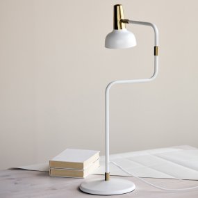 Ray 56cm Warmweiß tischlampe Von CO Bankeryd - Die Tischleuchte Ray ist für die Platzierung neben dem Sofa oder einem Lieblingssessel, neben dem Bett oder im Home-Office konzipiert.