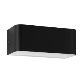 Sania 4 Schwarz wandlampe Von Eglo - Mit seinem nach oben und unten gerichteten Licht erzeugt es eine sanfte und stimmungsvolle Beleuchtung entlang der Wand.