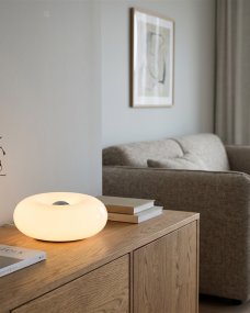Basile 10cm Weiß tischlampe Von Eglo - Sie kann sowohl als Tisch- als auch als Wandleuchte verwendet werden und bietet somit vielf&auml;ltige Platzierungsm&ouml;glichkeiten.