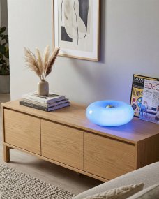 Basile 10cm Blau tischlampe Von Eglo - Sie kann sowohl als Tisch- als auch als Wandleuchte verwendet werden und bietet somit verschiedene Platzierungsmöglichkeiten.