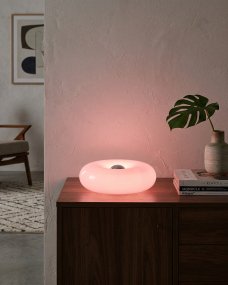 Basile 10cm Lila tischlampe Von Eglo - Sie kann sowohl als Tisch- als auch als Wandleuchte verwendet werden und bietet somit vielfältige Platzierungsmöglichkeiten.