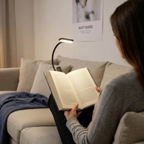 Yamenzi Schwarz tragbare Von Eglo - Yamenzi ist eine praktische und flexible LED-Lampe mit Klemme, die sich beispielsweise an einem Schreibtisch, einem Kopfteil oder einem Regal befestigen lässt.