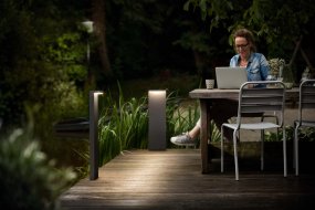 Bustan 77cm Anthrazit pollarleuchten Von Philips - Die hocheffizienten Außenleuchten Bustan von Philips nutzen bahnbrechende neue Technologien zur Reduzierung von Kohlenstoffemissionen, Materialabfällen und Energieverbrauch.