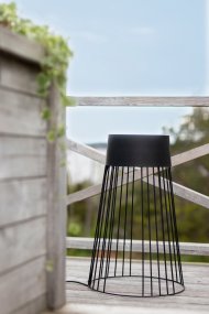 Koster Schwarz Von Globen Lighting - Koster ist eine grafische Lampe mit Schutzart IP44.