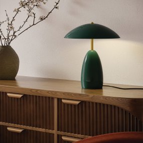 Poppy 35cm Grün Von Elstead Lighting - Die Leuchte verf&uuml;gt &uuml;ber eine integrierte 11,5-W-LED mit einem Lichtstrom von 761 Lumen und warmwei&szlig;em Licht (3000 K).