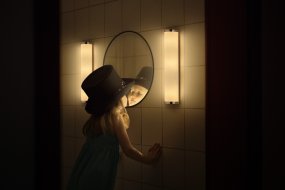 Classic Cylinder 45cm Chrom badezimmerlampe Von Ledvance - Classic Cylinder &auml;r en modern badrumslampa med klassisk design och g&ouml;r sig utm&auml;rkt i offentliga milj&ouml;er.