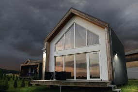 Flood Sensor 10W Schwarz solarleuchte Von Ledvance - Der eingebaute PIR-Bewegungssensor und Tageslichtsensor schalten die Lampe bei Bewegung im Dunkeln automatisch ein und sorgen so f&uuml;r Sicherheit und Energieeffizienz.