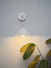 Lotus Leaf Ø22 Weiß wandlampe Von Ledvance - Wir empfehlen, sie im Wohnzimmer zu platzieren, wo sie nicht nur f&uuml;r eine angenehme Umgebungsbeleuchtung sorgt, sondern auch ein stilvolles Einrichtungsdetail darstellt, oder im Schlafzimmer als Nachttischlampe.