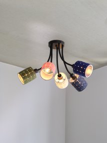 Felt Weaving Cans 63cm Mehrfarbig deckenleuchte Von Ledvance - Varje arm har en sk&auml;rm av fl&auml;tad filt vilket ger en fin och varm ljusspridning i rummet.