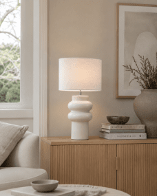 Anelli 56cm Weiß tischlampe Von Nordic Lighting - Perfekt f&uuml;r eine warme und einladende Atmosph&auml;re im Wohn- und Schlafzimmer.