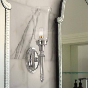 Dryden 40cm Poliertes Nickel badezimmerlampe Von Elstead Lighting - Die Lampe ist in mehreren Ausführungen erhältlich, beispielsweise poliertes Chrom, poliertes Nickel und poliertes Messing, was Flexibilität in Bezug auf Stil und Dekor bietet.