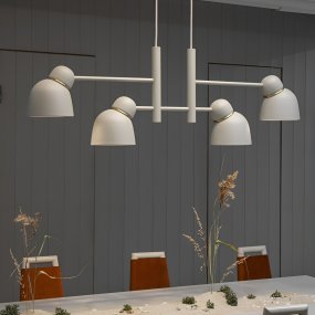 Bird 120cm Sand/Messing Von Belid - Hergestellt in Varberg, ist Bird eine Hommage an Belids handwerkliches Erbe und sprengt gleichzeitig die Grenzen traditionellen Designs.
