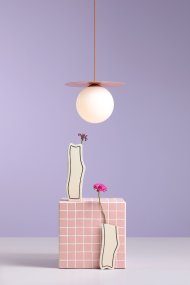 Loop Ø40 Koralle Von Artera - Loop ist eine moderne Pendelleuchte im Retro-Design in einem schönen Korallenrosa.