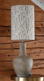 Dilbar 54cm Sand lampenfuß Von Hallbergs - Dilbar lampfot &auml;r tillverkad i keramik och har en mjuk sandgr&aring; f&auml;rg som ger ett varmt och stilrent uttryck.
