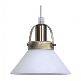 Mäster Ø15 Antikmessing/Weiß fensterlampe Von Lampan - Die M&auml;ster Fensterleuchte ist eine zeitlose und elegante Lampe, die sich perfekt in klassische wie moderne Wohnungen einf&uuml;gt.