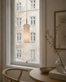 Cilinda Ø7 Chrom/Weiß fensterlampe Von Nordic Lighting - Cilinda ist eine zeitlose Fensterlampe mit stilvollem Design.