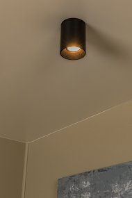 Gerti Schwarz spotlight Von Lucide - Gerti ist ein stilvoller, schwarzer Metallstrahler, der Ihrem Zuhause ein modernes und elegantes Flair verleiht.