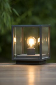 Claire 25cm Schwarz Von Lucide - Claire ist eine stilvolle Gartenleuchte, die f&uuml;r eine sch&ouml;ne und gleichm&auml;&szlig;ige Beleuchtung Ihres Gartens sorgt.