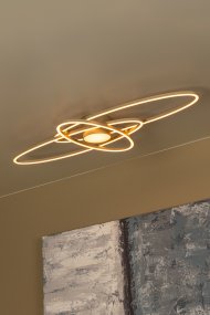 Galactica 100cm Beige deckenleuchte Von Lucide - Mit der mitgelieferten Fernbedienung k&ouml;nnen Sie die Helligkeit und die Farbtemperatur von warmwei&szlig; bis kaltwei&szlig; anpassen und so die gew&uuml;nschte Atmosph&auml;re schaffen.