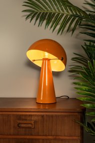 Barone 34cm Orange tischlampe Von Lucide - Der charakteristische Schirm l&auml;sst sich neigen, um eine individuelle Lichtwirkung zu erzielen und das Licht genau dorthin zu lenken, wo Sie es w&uuml;nschen.