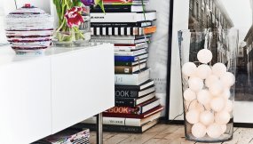 Irislights Pure white 35-lights Weiß Von Irislights - Die Lichterkette besteht aus handgefertigten Kugeln aus Baumwolle und Polyestergarn und strahlt beim Leuchten ein gem&uuml;tliches Licht aus.