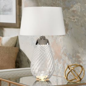 Lena 74cm Weiß/Rauch tischlampe Von Elstead Lighting - Sk&auml;rmen &auml;r av satinmjuk textil i en offwhite f&auml;rg med en matt silverlaminerad insida.