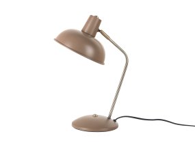 Hood 38cm Braun schreibtischlampe Von Leitmotiv - Die braune Oberfläche und die Details aus antikem Messing verleihen ihr einen modernen und zeitlosen Look.
