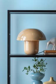 Mushroom 25cm Beige Von Leitmotiv - Ihre charakteristische Form und die gl&auml;nzende, hellbraune Emaillierung verleihen ihr einen modernen und ausdrucksstarken Eindruck.