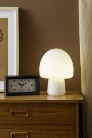 Gozar 27cm Weiß tischlampe Von Leitmotiv - Ihre sanfte Pilzform und die glänzende Oberfläche sorgen für eine harmonische Lichtverteilung und ein ansprechendes Erscheinungsbild.