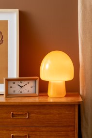 Gozar 27cm Gelb tischlampe Von Leitmotiv - Die Leuchte wird mit einem 2 m langen schwarzen Textilkabel, einem Netzschalter und einem Netzstecker geliefert.